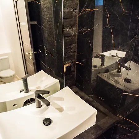 Darkhouse Apartment Lodz